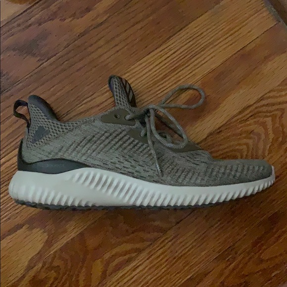 olive green workout shoes